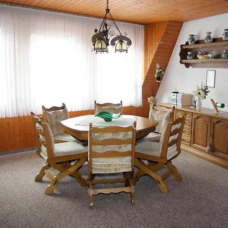 Vakantiehuis Brown Modern Retreat *